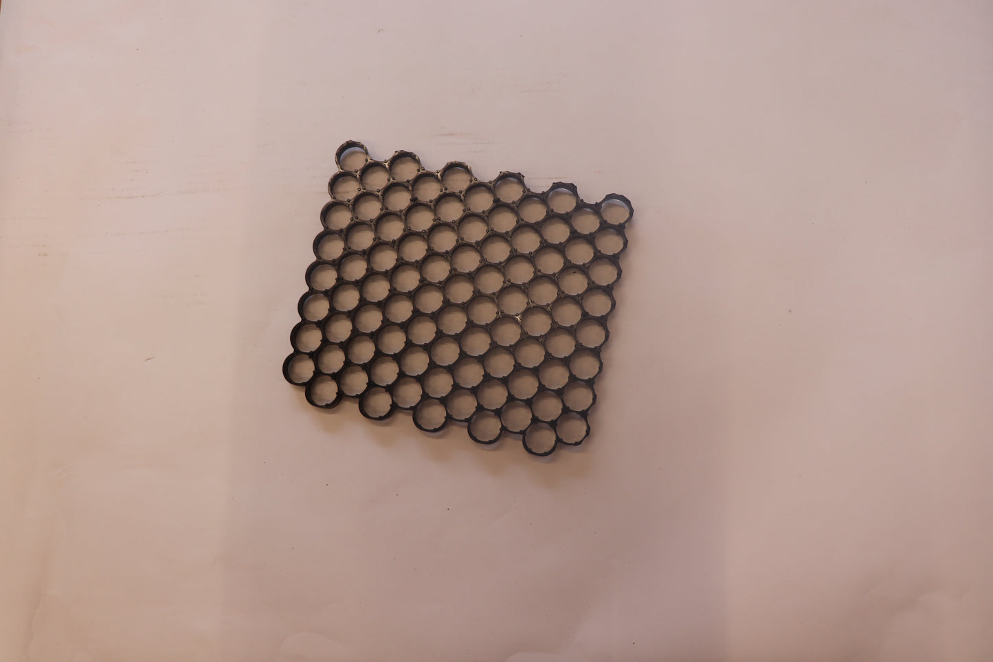 8×11 Honeycomb Cell Holder for 18650 Battery Pack - LITHOGREEN